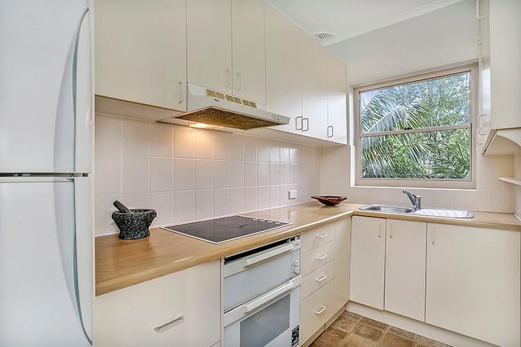 One Bedroom Clifton St Apartment Sydney